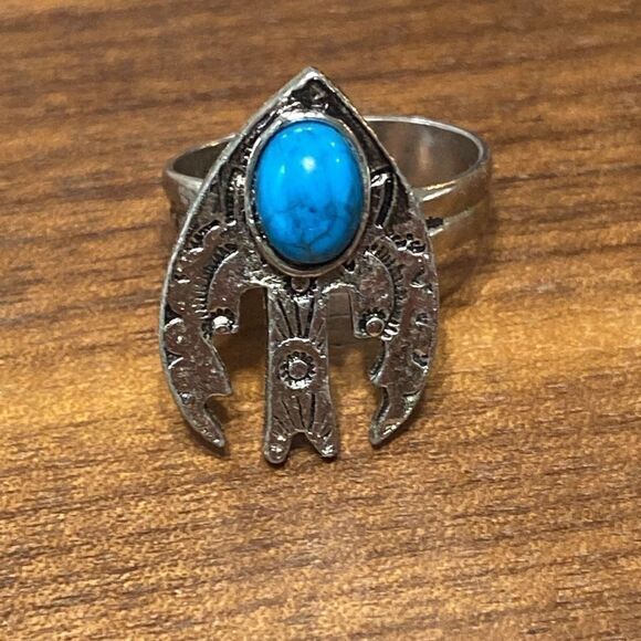 Women’s size 8 silver colored ring with teal‎ stone - Picture 1 of 4